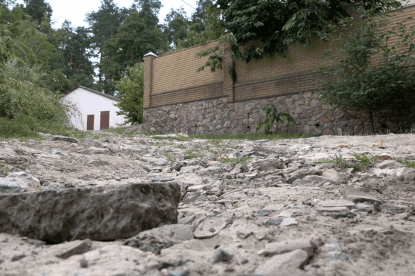 «Забута Богом ділянка»: жителі Черкас просять відремонтувати дорогу